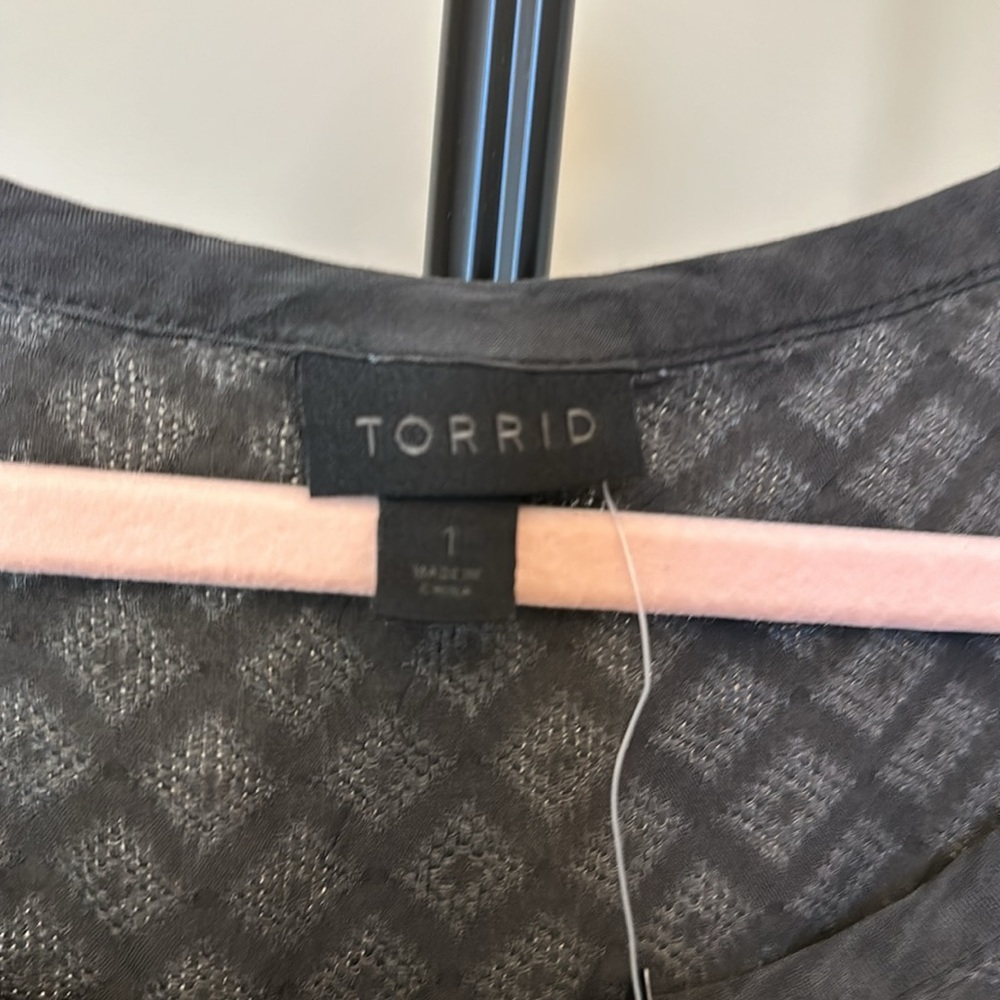 Nwt Torrid Gray Size 1 (14/16) 3/4 Flutter Sleeve… - image 3